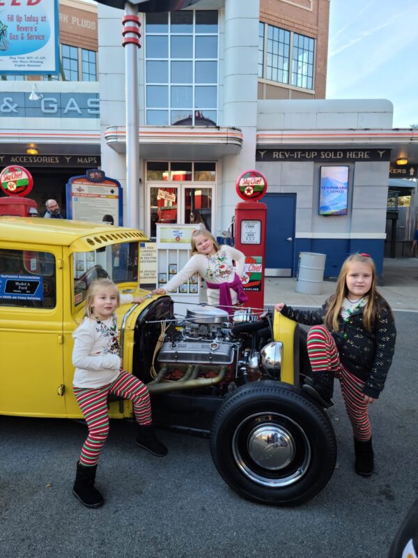 Girls at Jukebox Junction