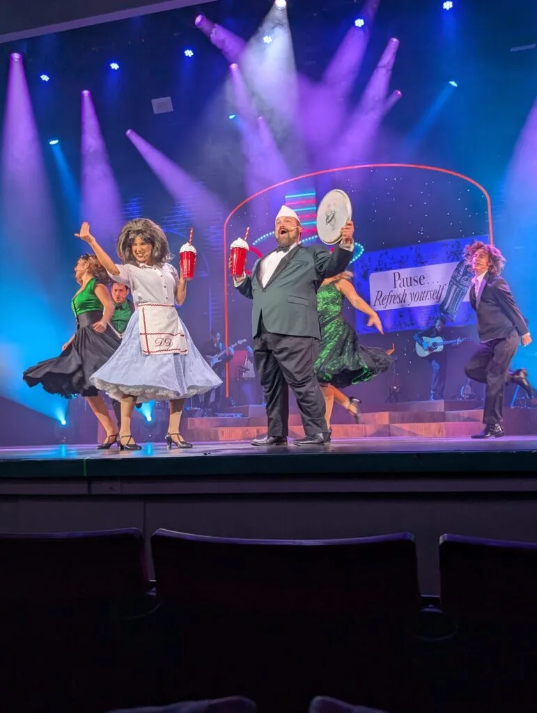 Play On at the Pines Theater in Dollywood Theme Park
