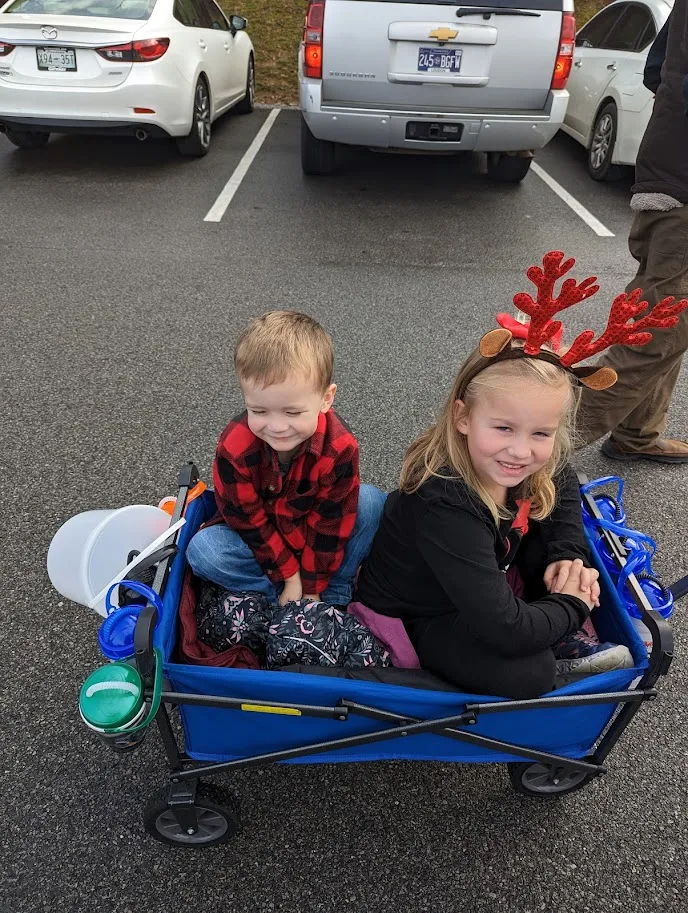 Wagon holding cups