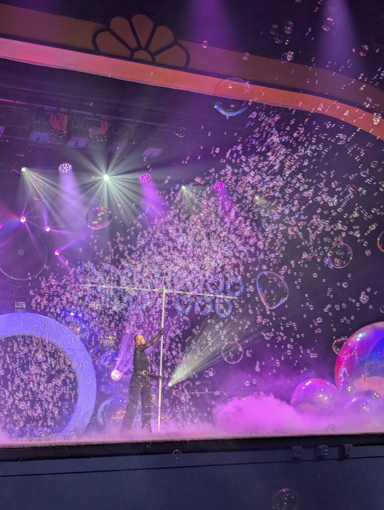 Melody Yang in the Gazillion Bubble Show at Dollywood