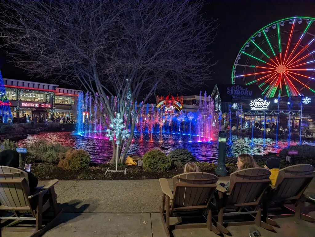 Your Ultimate Guide to Tripster Bundles for Dollywood & Beyond! 5 Fountain at The Island
