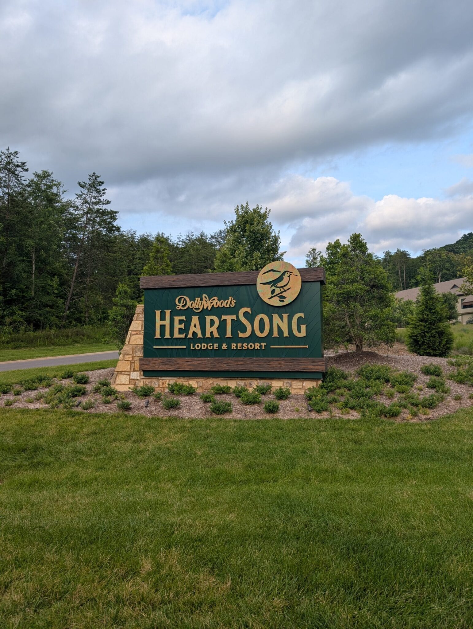 Dollywood's Heartsong Lodge and Resort Sign