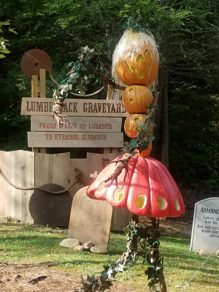 Pumpkin Statue at Dollywood during the Harvest Festival
Photo Credit: Lindsay Harvey-Simply Touring