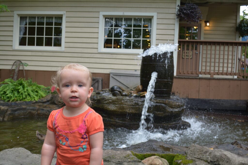 Child outside Aunt Granny's at Dollywood-Photo Credit-Lindsay Harvey Simply Touring