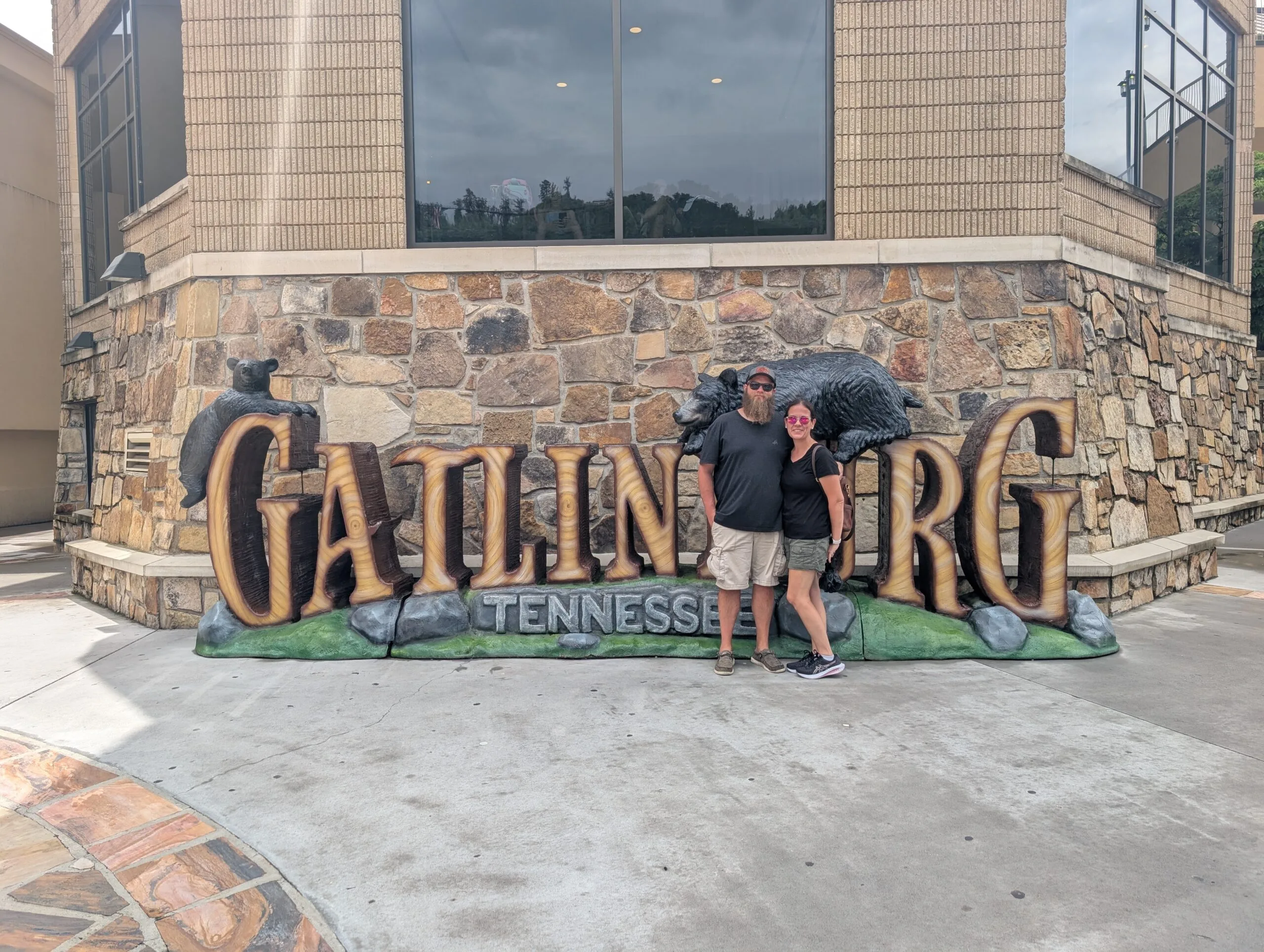 Couple in front of Gatlinburg Sign Photo Credit: Lindsay Harvey-Simply Touring