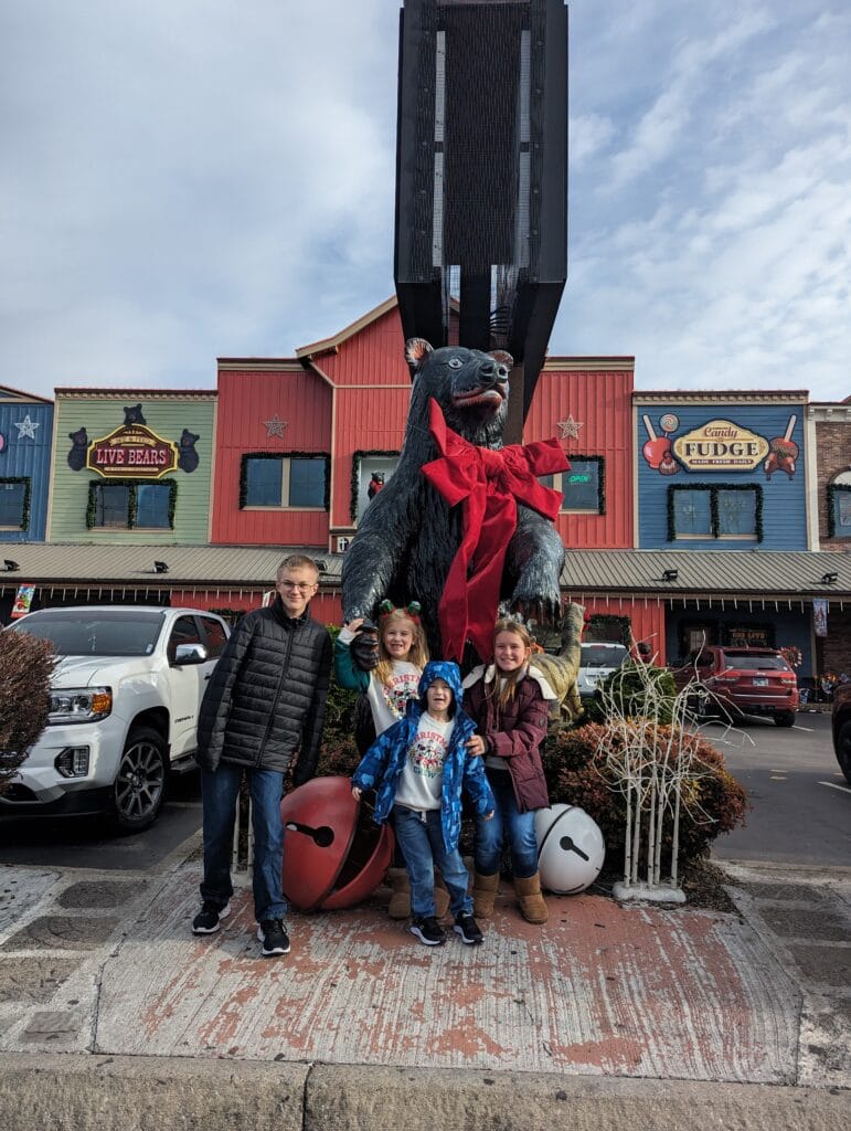 Children in front of the Three Bears Store in Pigeon Forge, TN Photo Credit: Lindsay Harvey-Simply Touring