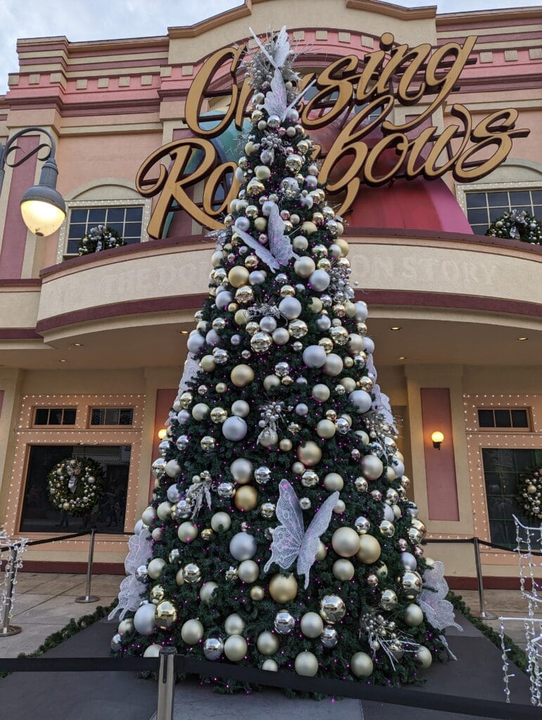 Christmas Tree at Dollywood's Smoky Mountain Christmas Festival Photo Credit: Lindsay Harvey-Simply Touring
