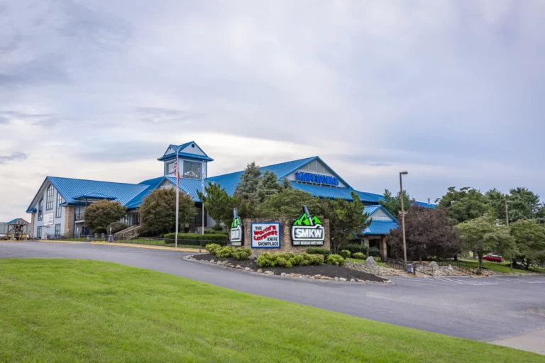 Exterior of Smoky Mountain Knife Works in Sevierville, TN Photo Credit: Smoky Moutain Knife Works