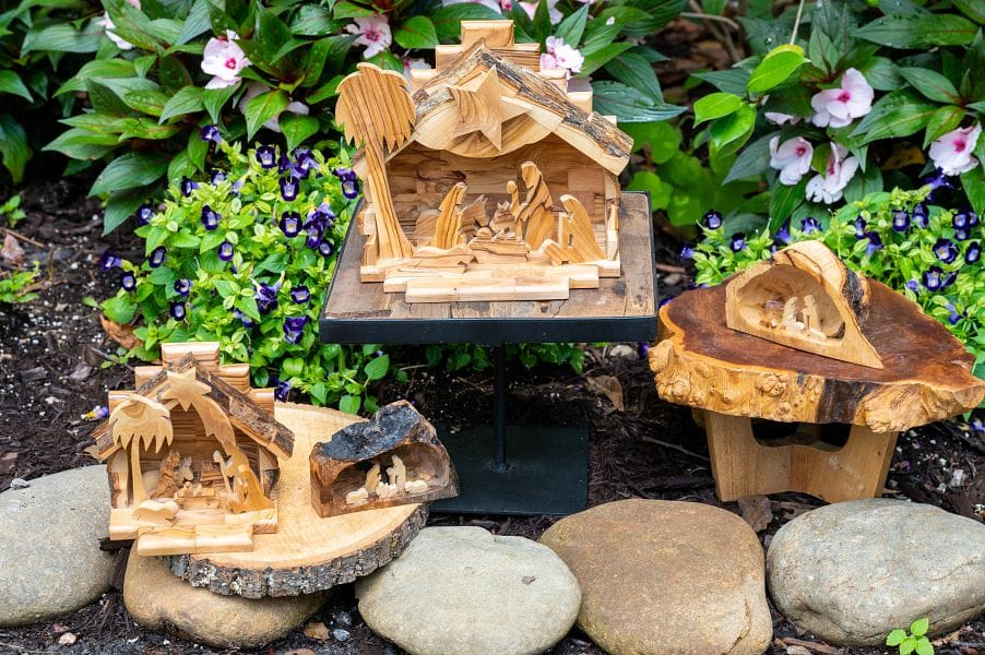 DW22_Merchandise_ValleyWoodCarvers_NativityScenes
