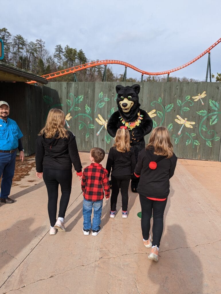 Kids meeting Benjamin Bear at Dollywood in Wildwood Grove